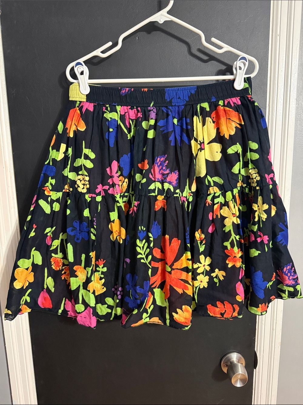 Old Navy Bright Floral Tiered Mini Skirt Size: M